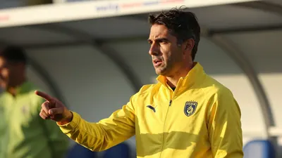Alessio Dionisi insists his Watford side are concentrating on their match against Wrexham, not potential signings, as...
