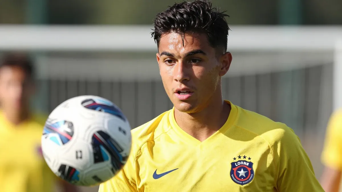 Watford have sent 19-year-old midfielder Leo Ramirez-Espain on a one-month loan to National League South club Hemel...