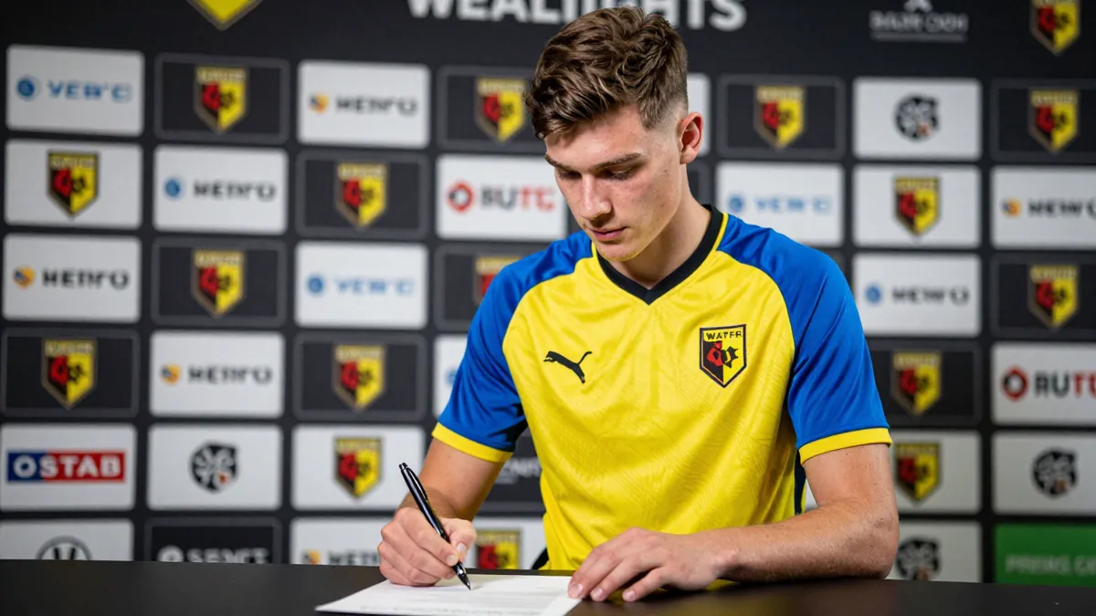 Watford Strengthen Defences with Loan Signing of Experienced Zemura